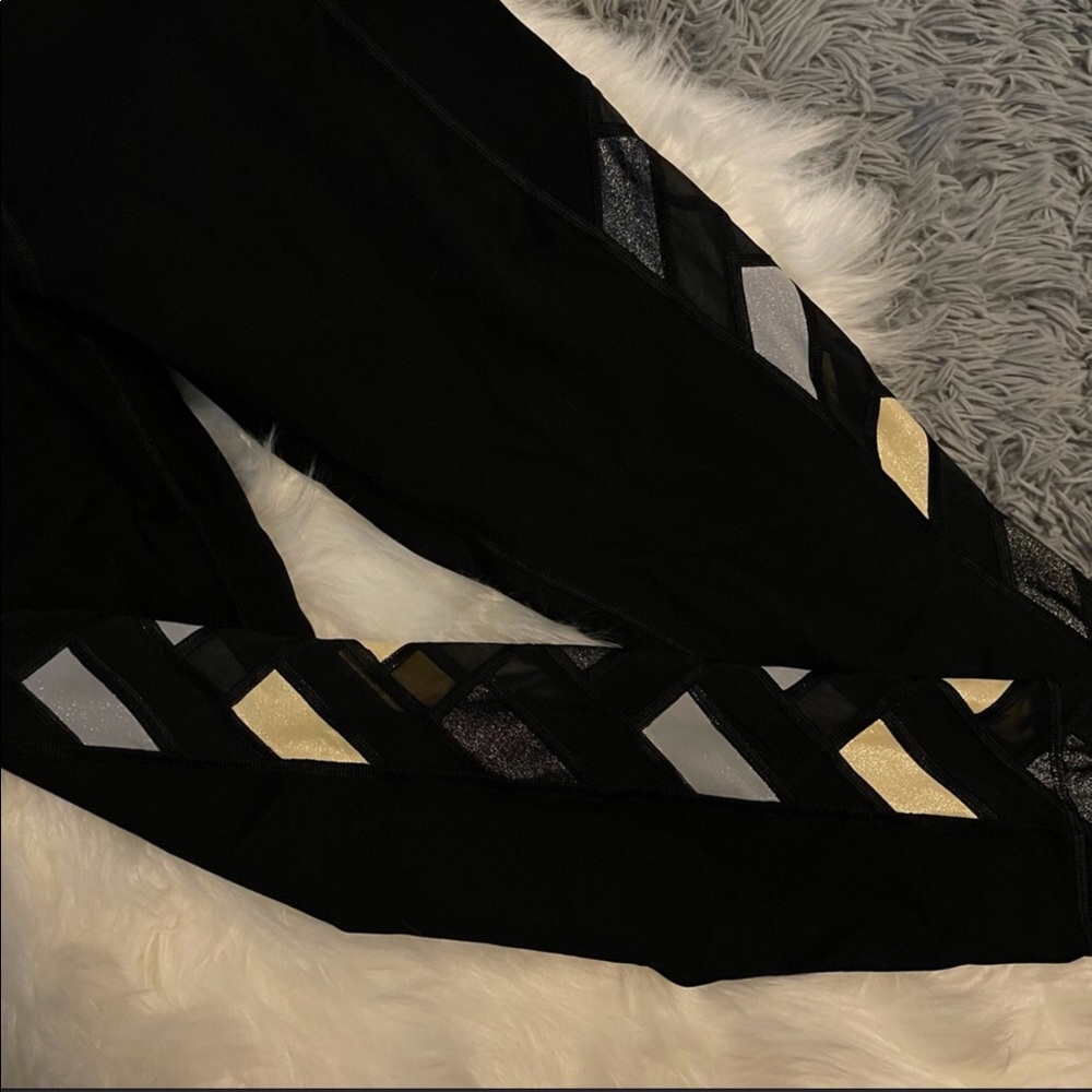 NWOT VS Sport Limited Edition Leggings😍 - Picture 2 of 6